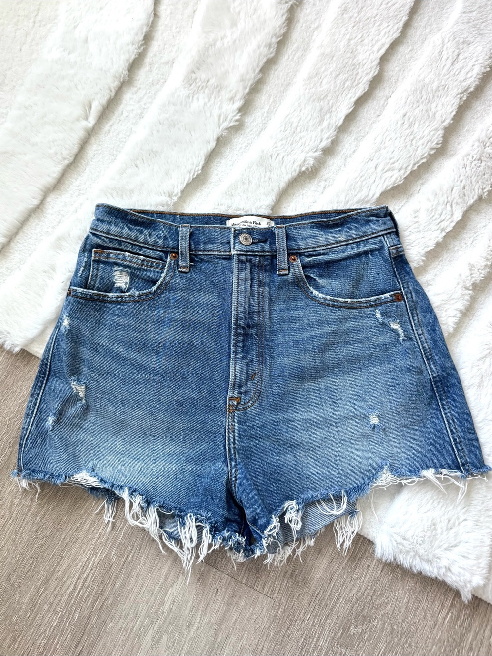 Abercrombie & Fitch Ultra High Rise Mom Shorts Size 27